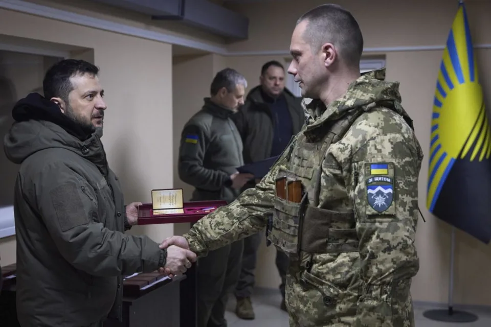 Read more about the article Ďalšie desivé napadnutie v Česku. Ženu surovo zbil “Hrdina z Azova,” politici stále mlčia!