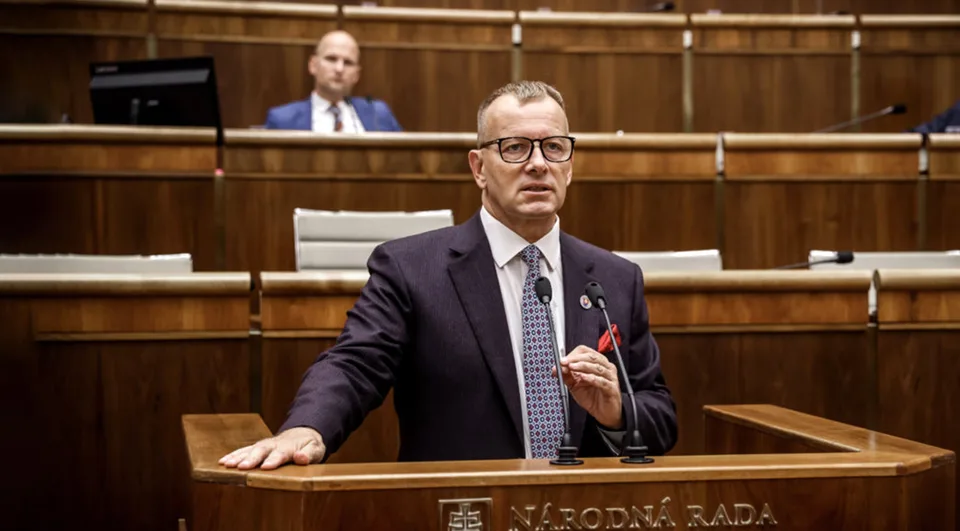 Read more about the article Kollár napriek ubezpečeniam Čaputovej a Ódora, že sa nič nedeje, zvolal mimoriadnu schôdzu k zásahu NAKA!