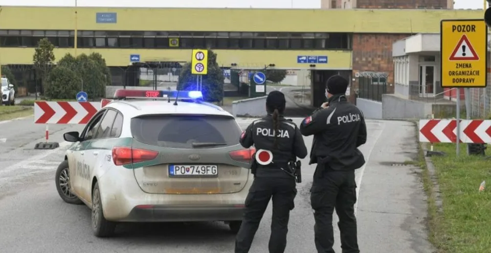 Read more about the article Polícia v súvislosti s kontrolami pripomenula: Od 20.00 h platí nočný zákaz vychádzania
