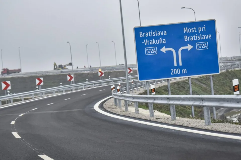 Read more about the article V Bratislave otvorili ďalší úsek D4: Začína v mimoúrovňovej križovatke Vrakuňa