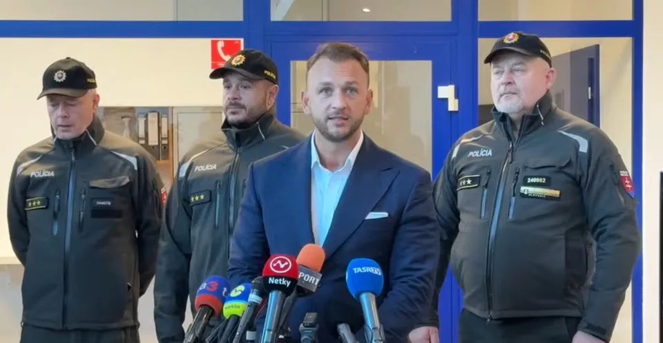 Read more about the article M. Šutaj Eštok: Rezort vnútra do konca roka podpíše s odborármi kolektívnu zmluvu