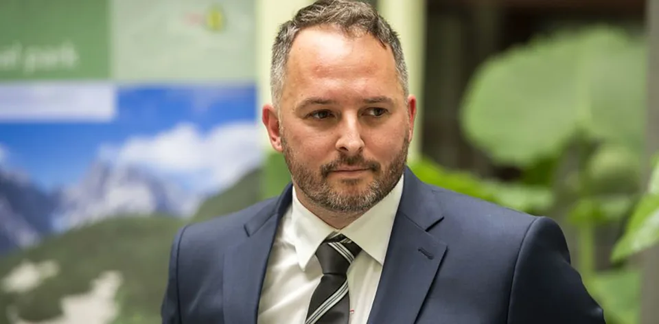 Read more about the article Štátny podnik pod jeho vedením dosahoval rekordné zisky: Vláda ho však bezdôvodne z funkcie odvolala!