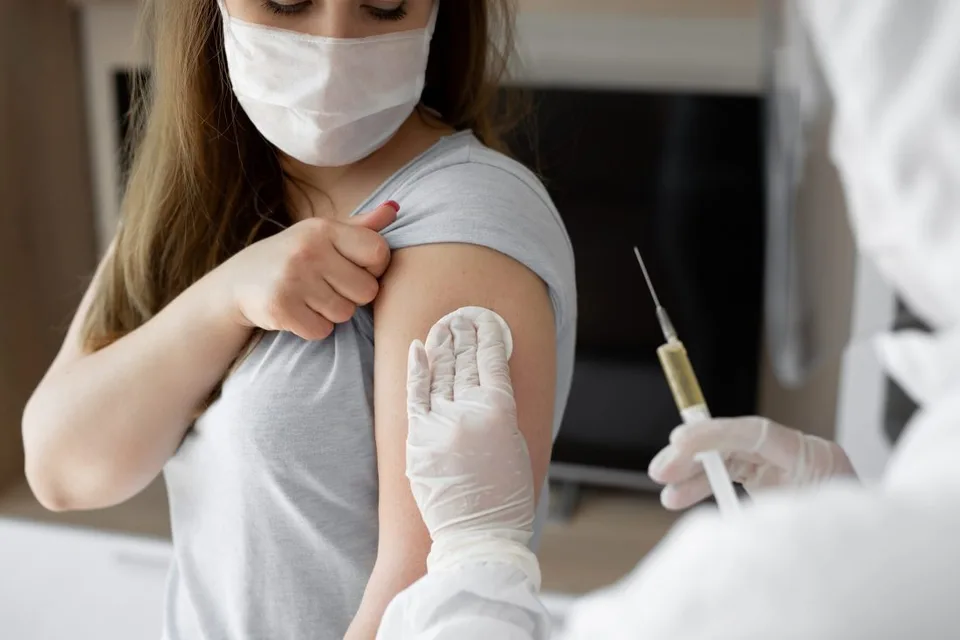 Read more about the article Šiesti ľudia zomreli pri testovaní vakcíny. Rezort zdravotníctva vysvetľuje podrobnosti