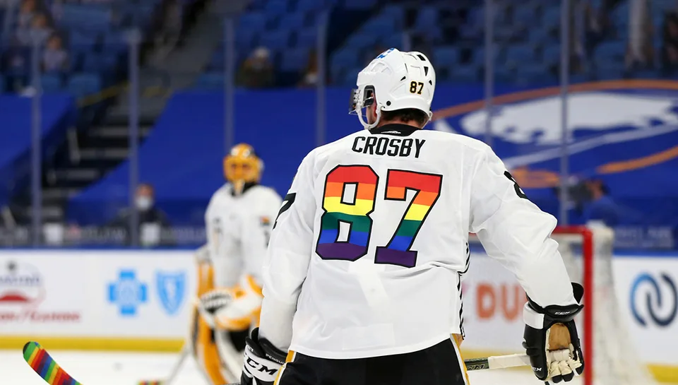 Read more about the article Dúhové dresy na ľad nepatria! NHL zakázala propagovanie LGBTI komunity
