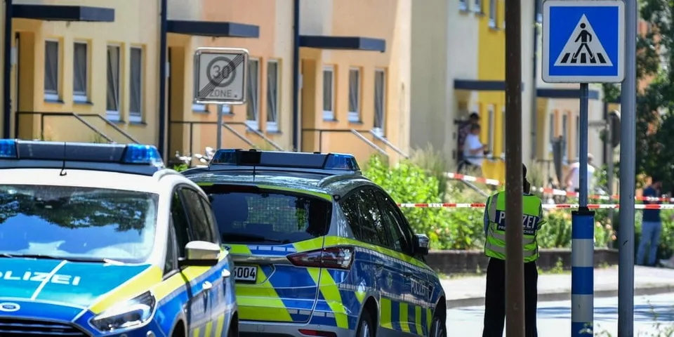 Read more about the article Policajti v Nemecku zastrelili muža, ktorý v Ansbachu nožom zranil dvoch ľudí