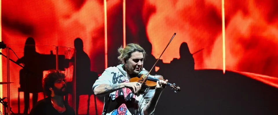Read more about the article David Garrett rozprúdil emócie aj rytmus – husľový mág v modernom vydaní