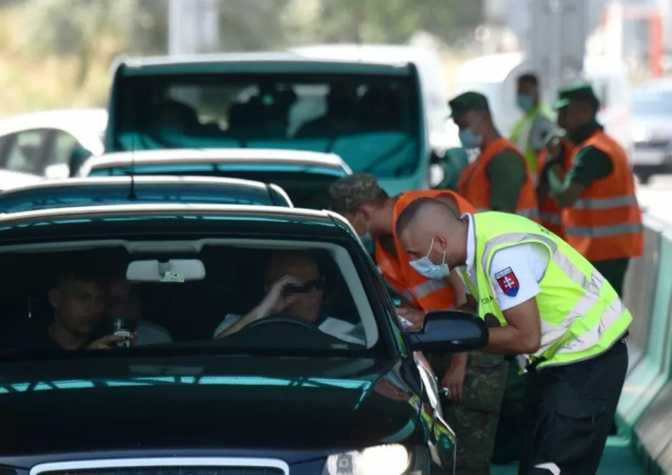 Read more about the article FOTO Na hraniciach protestovali aj očkovaní: Dôvod? Čo je v Rajke viac covidu ako v Bratislave?