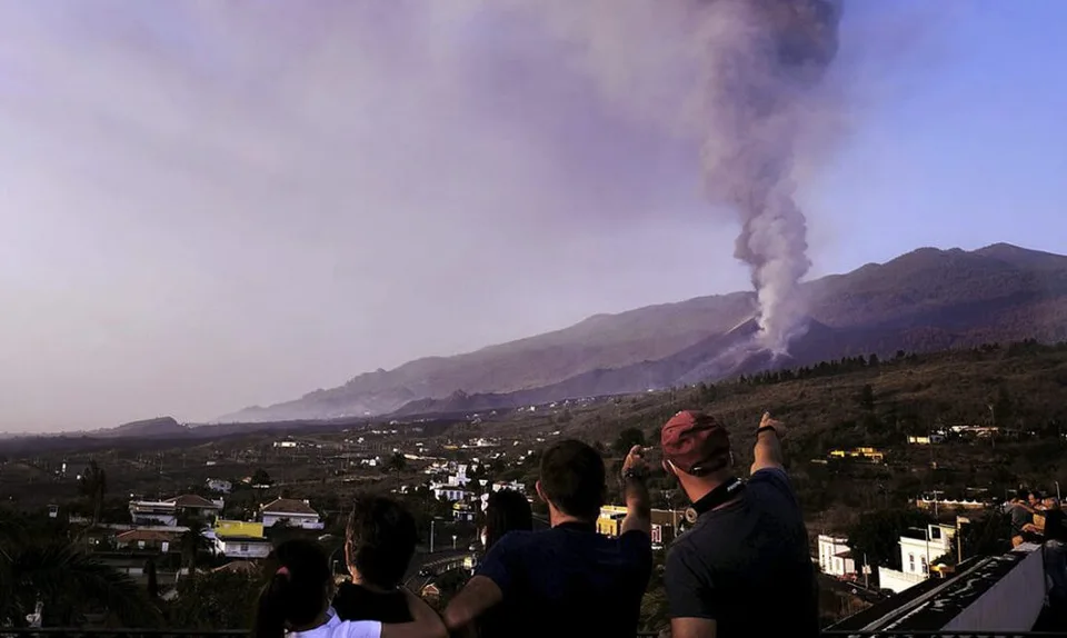 Read more about the article Na ostrove La Palma zaznamenali zemetrasenie: Sopka neutícha, vytvorila sa nová lávová trhlina!