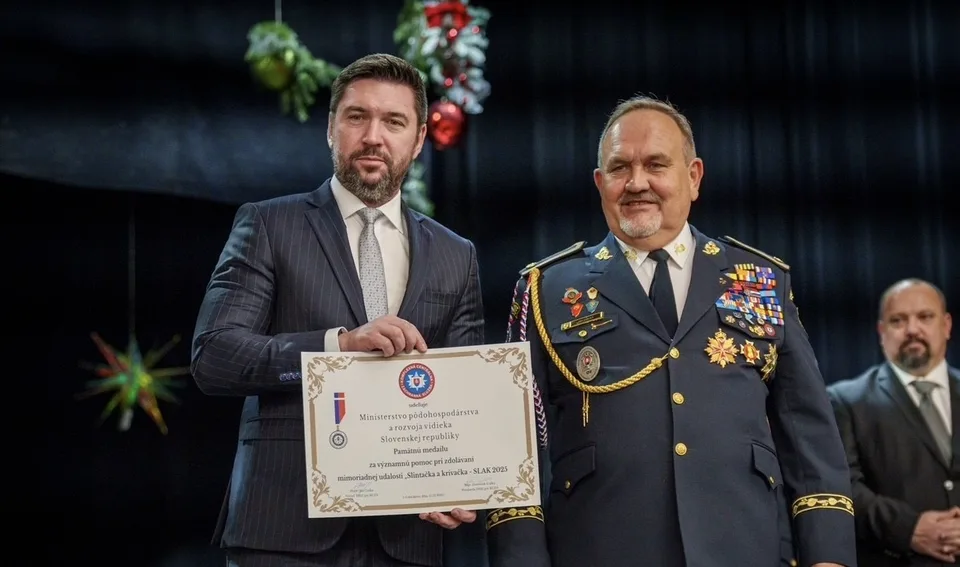 Read more about the article Komplexná centrálna záchranná služba ocenila agrorezort za pomoc pri zvládnutí mimoriadnej udalosti slintačky a krívačky