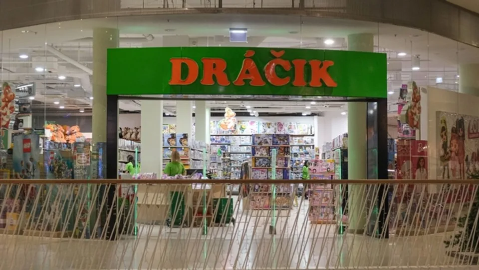 Read more about the article Dráčik im lezie na nervy! Prozápadný portál pristúpil k jeho zaradeniu medzi konšpirátorov