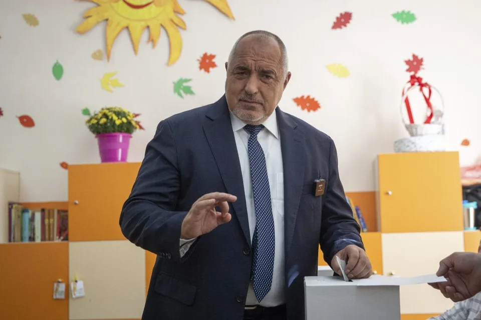 Read more about the article Trojnásobný expremiér sa vracia! V bulharských parlamentných voľbách smeruje k triumfu strana Borisova