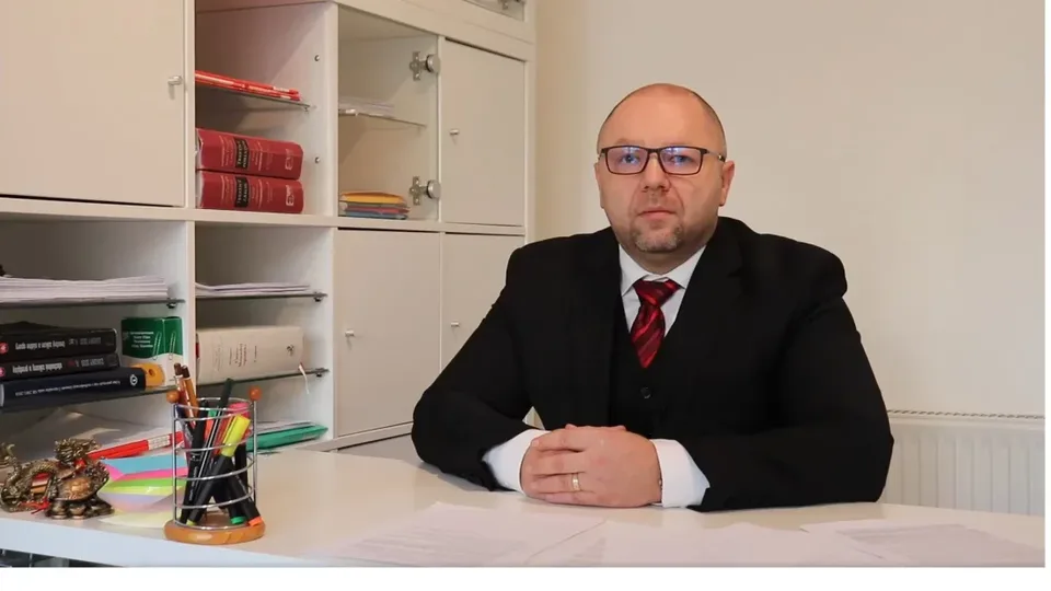 Read more about the article Nezákonne väznený advokát Ribár šokuje: Takto vyzerá v 21. storočí väzobná cela na Slovensku!