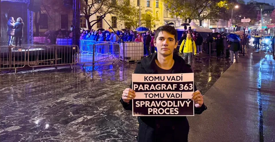 Read more about the article VIDEO Tak to je iný “level”! Mladý Kaliňák protestoval proti protestu. Hovorí o vrchole absurdnosti