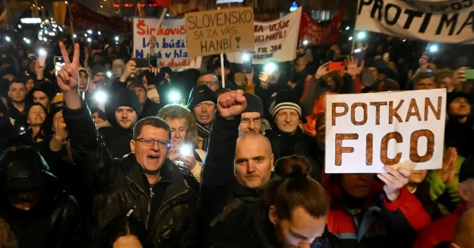 Read more about the article Zdesený Chmelár sa pýta: Kde si, slušné Slovensko? A potom prichádza jeho tvrdá kritika