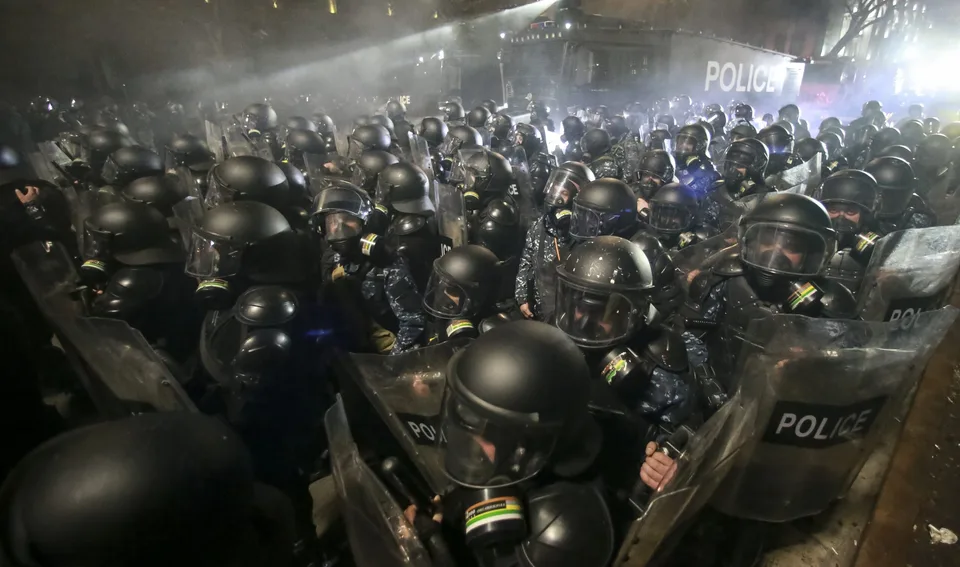 Read more about the article Politická dráma v Gruzínsku: Exfutbalista prezidentom, demonštranti volajú po proeurópskej budúcnosti