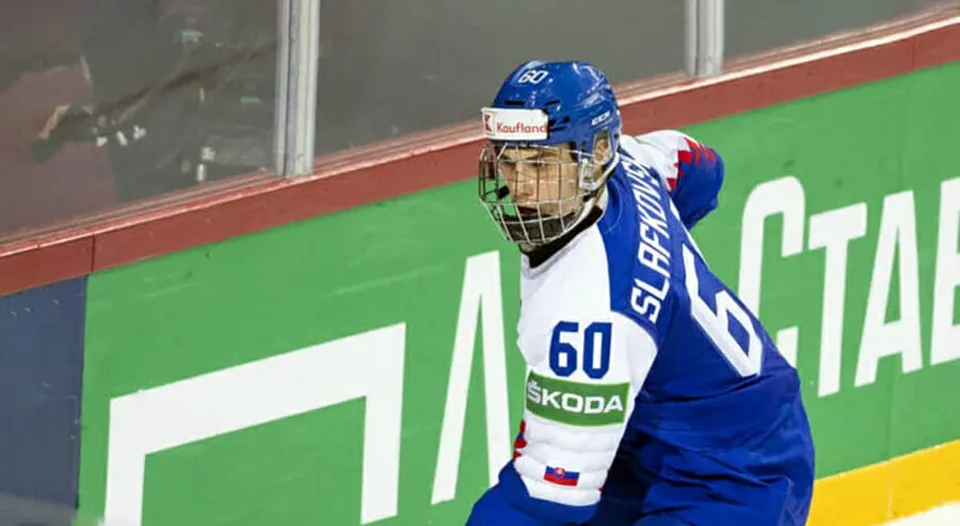Read more about the article NHL: Slafkovský nedohral duel na ľade Chicaga