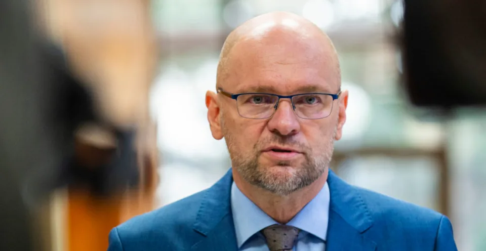Read more about the article Sulík: Ekoaktivisti ma budú bičovať, ale proti nezmyslom musíme bojovať! Ide o glorifikáciu elektroáut a zatracovanie dieselov