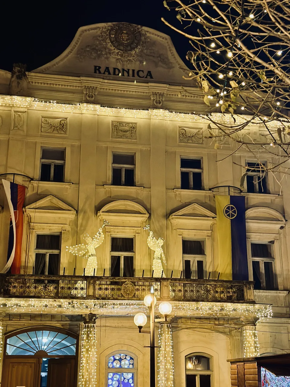 Read more about the article Kúzlo tradície vianočných trhov