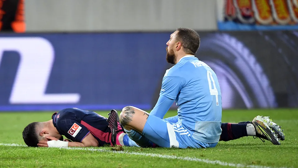 Read more about the article Slovan si Ligu majstrov nezahrá. Pred vypredaným Tehelným polom nezvládol penalty proti Kajratu