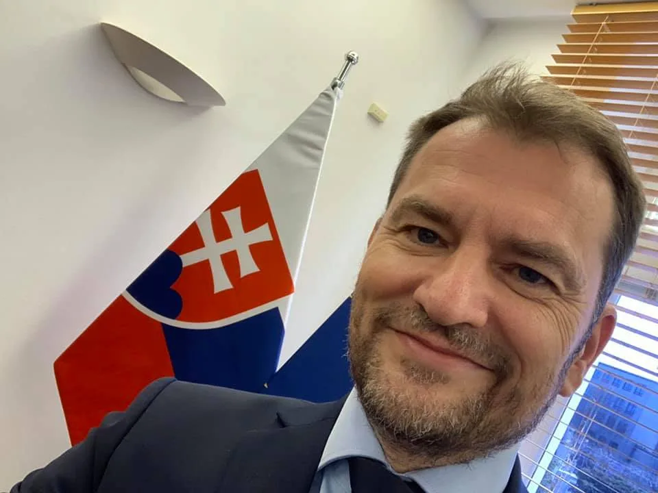 Read more about the article Matovič sa pochválil, že dostal hromadu kytíc: Dávať kvety chlapom je také zvláštne, ale ďakujem!