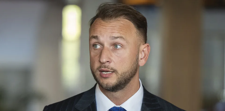 Read more about the article Minister Šutaj Eštok: Rok po atentáte a nenávisť stále žije v uliciach
