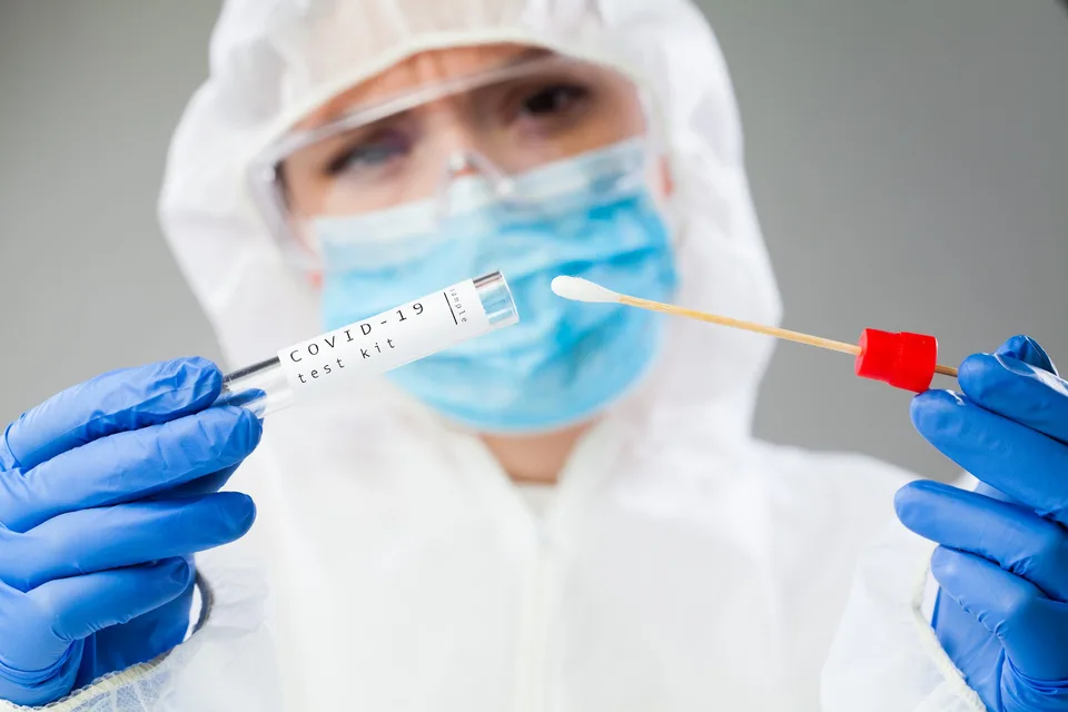 Read more about the article Vlákna rúšok nie sú príliš ďaleko od seba, zachytia vírusy v kvapôčkach