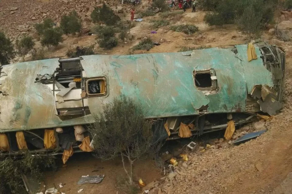 Read more about the article Peru: Pri páde autobusu do rokliny zahynulo najmenej 27 baníkov