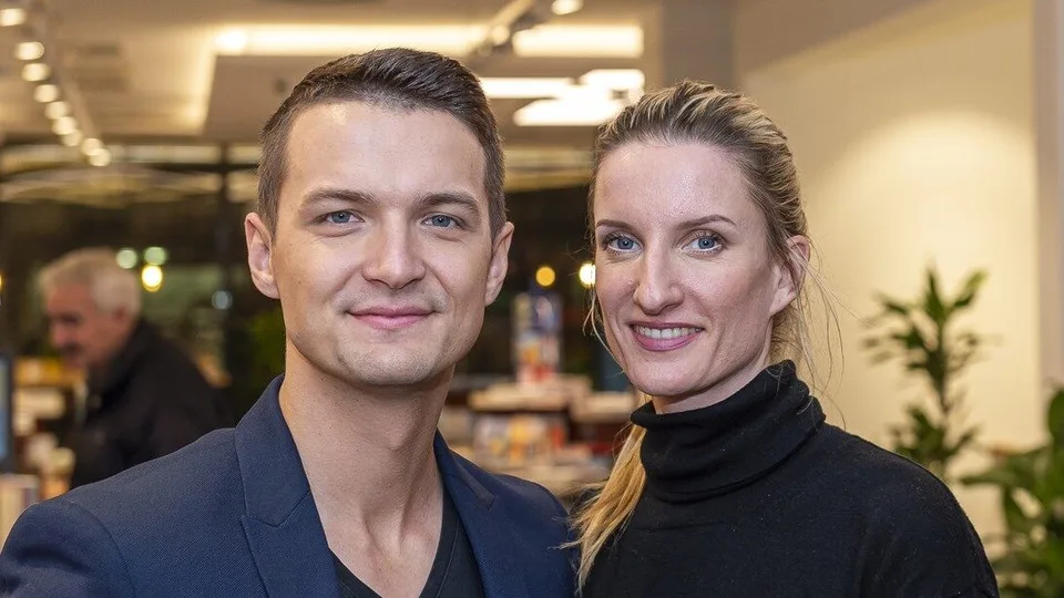 Read more about the article STVR stopla Vinczeho u Adely, spustila sa progresívna hystéria. Chmelár ich upratal na počkanie