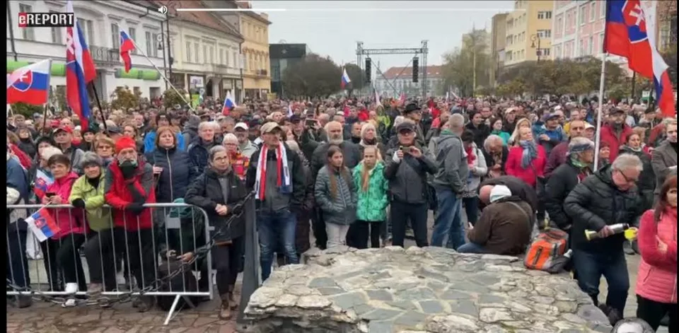 Read more about the article Sledujte NAŽIVO dianie v Košiciach: Na protest za Slovensko prišlo tisíce ľudí!