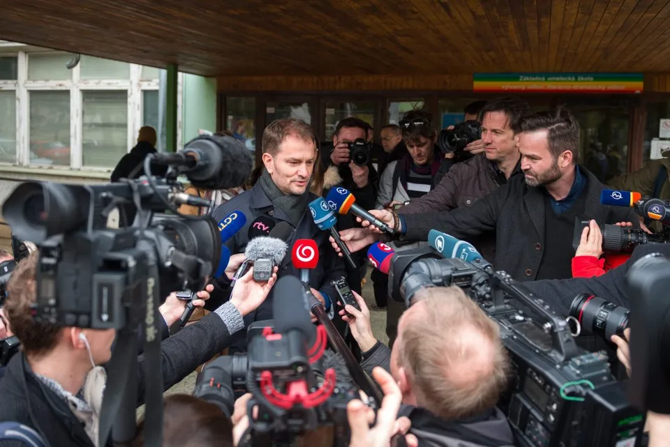 Read more about the article Vzbura v OĽANO? Deväť poslancov sa postavilo Matovičovi! Expremiér sa ospravedlnil “poctivým” novinárom