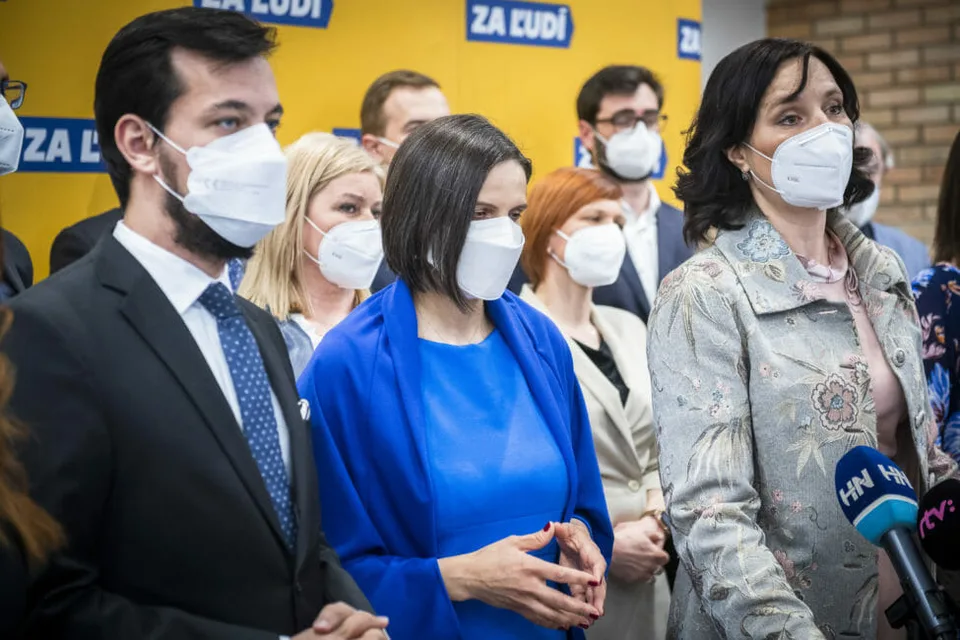 Read more about the article Za ľudí navrhne vláde úplne zrušiť zákaz vychádzania a zhromažďovania