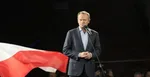 ývalý poľský premiér Donald Tusk hovorí na pódiu počas demonštrácie na podporu členstva Poľska v EÚ v nedeľu 10. októbra 2021 vo Varšave.