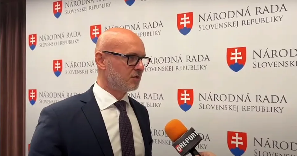 Read more about the article Gröhling pre eReport: Miesto nejakých samolepiek by som sa radšej rozprával o konsolidácii!