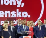 Na snímke uprostred predseda strany Hlas-SD a minister vnútra SR Matúš Šutaj Eštok
