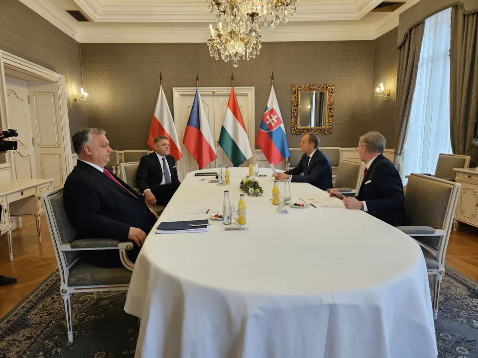 Read more about the article Fico Orbánovi o rokovaní NATO v Paríži: To nebol samit, ale stretnutie vojakov s militantnými rečami!