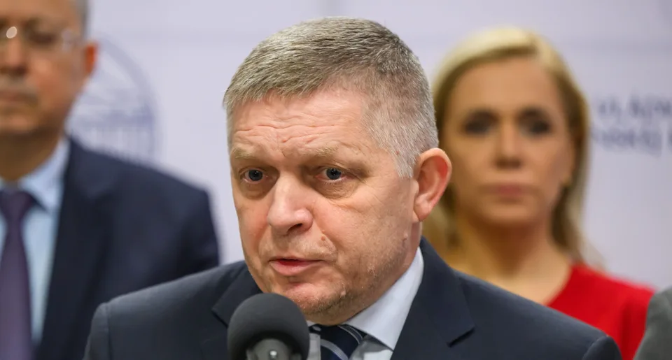 Read more about the article Fico dôveruje ministrovi Šaškovi: Má moju plnú podporu!