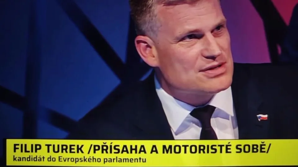 Read more about the article VIDEO Green deal je jeden z najväčších podvodov na občanoch v našej histórii vôbec, tvrdí český politik Filip Turek