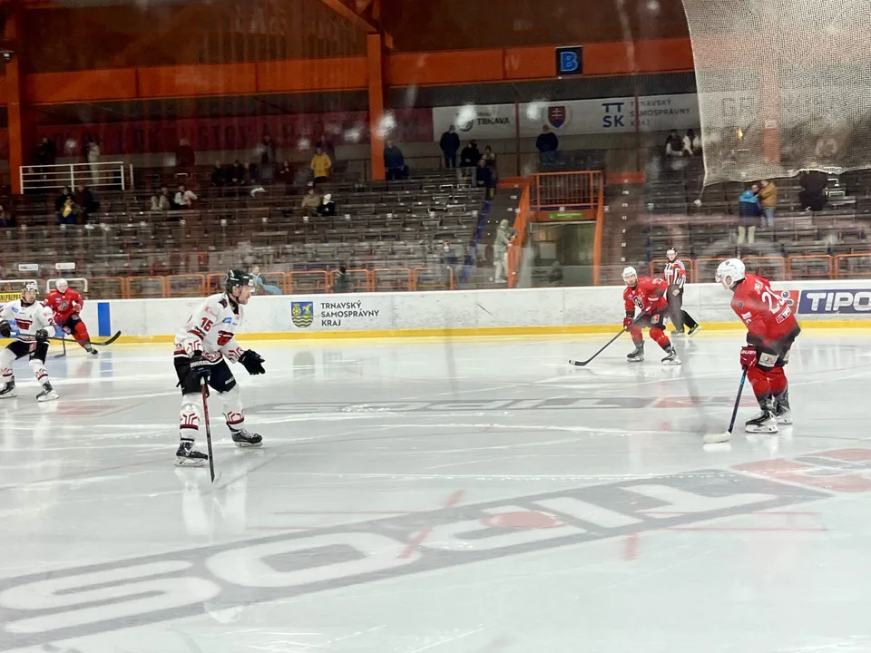 Read more about the article HK Gladiators Trnava zdolali Považskú Bystricu 7:1. Trénera domácich však jedna vec mrzí