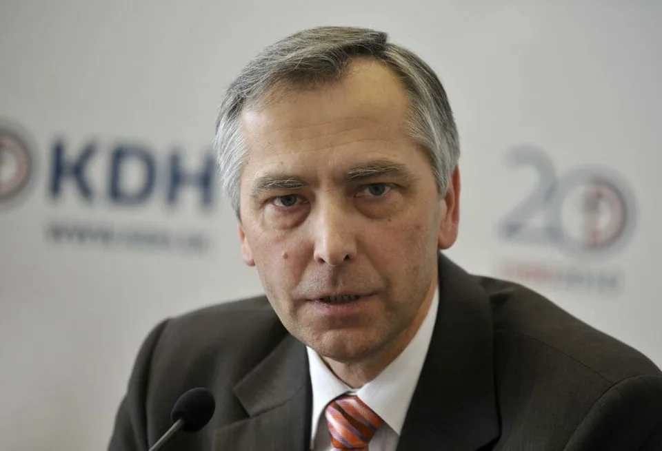 Read more about the article Tak toto je bomba. Ján Figeľ navrhuje novej vláde zrušiť jedno ministerstvo a nevytvárať nové
