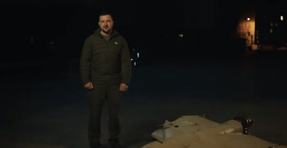 Read more about the article VIDEO Zelenskyj pri zostrelenom drone: Reakcia sveta sa stáva bolestivou, zlo povstalo z popola!