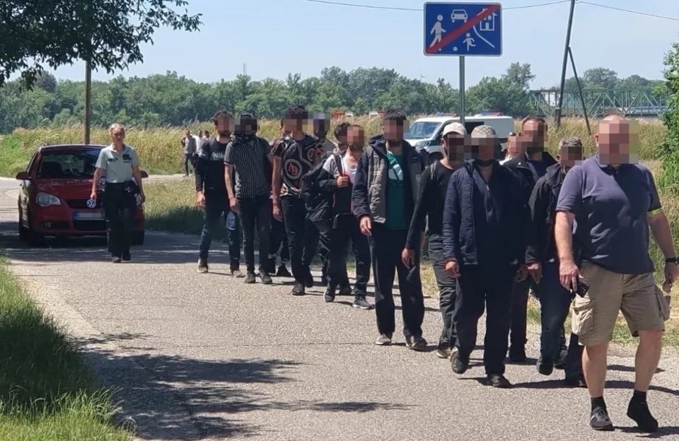 Read more about the article KOMENTÁR Naozaj nás vláda bráni proti migrantom?!