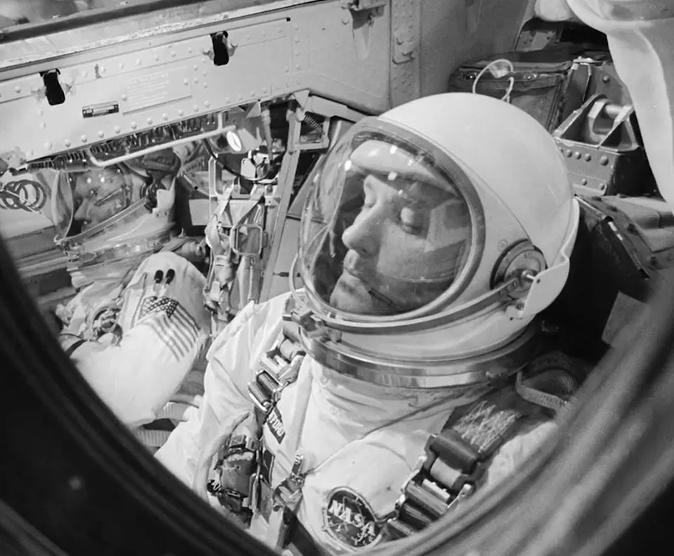 Read more about the article VIDEO Americké nebo v slzách: Zomrel veliteľ vesmírnej misie Apollo 10