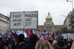 Tisíce ľudí v uliciach