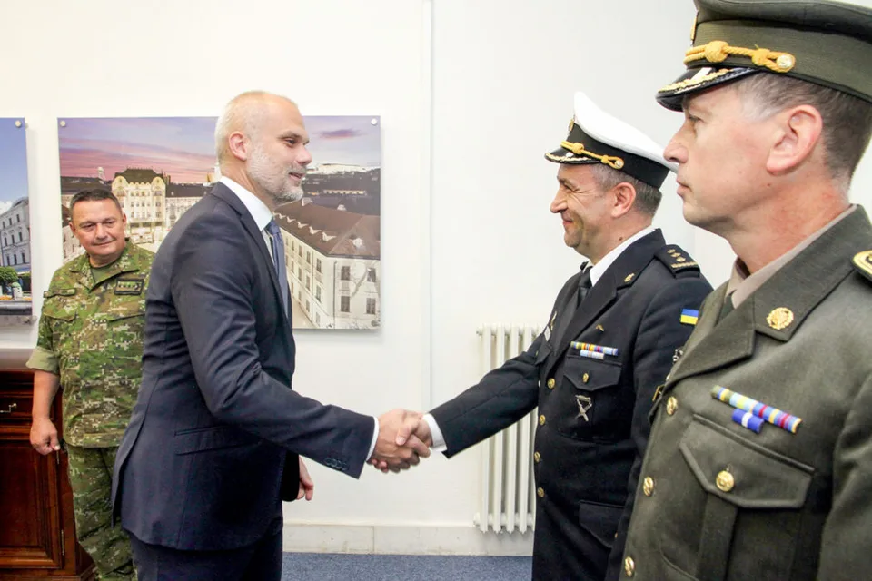 You are currently viewing Minister obrany na stretnutí s ukrajinskými vojenskými pridelencami: Oceňujem mimoriadnu angažovanosť a spoluprácu