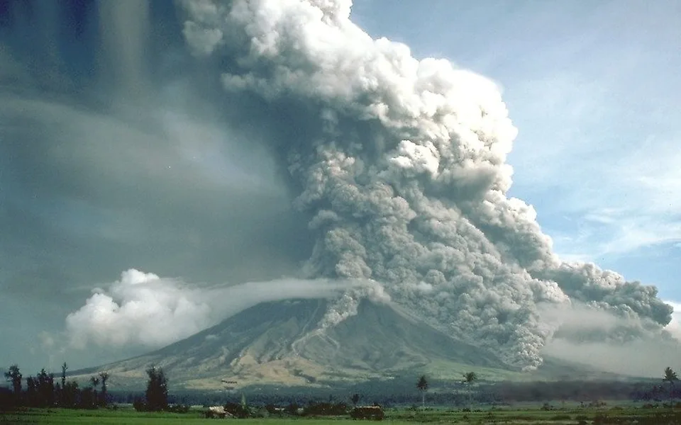 Read more about the article Sopka Mayon chrlí lávu už niekoľko dní! O svoje domovy prišlo už 20-tisíc Filipínčanov