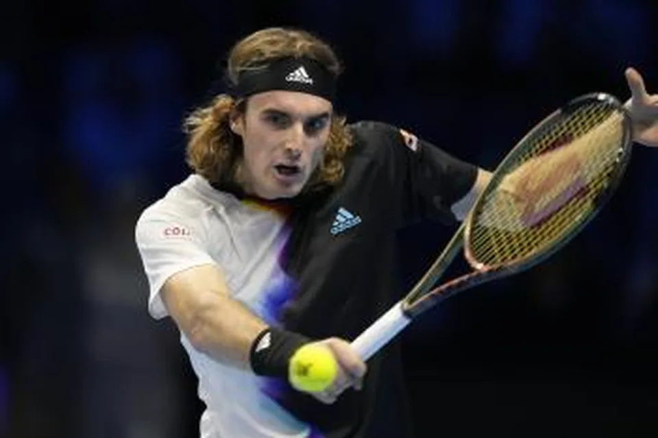 Read more about the article Tsitsipas zdolal Medvedeva, ruský tenista už nemôže postúpiť