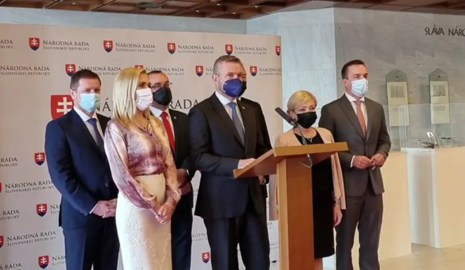 Read more about the article VIDEO Pellegrini si zobral na mušku Hegera: Mal by odstúpiť. TOTO je dôvod