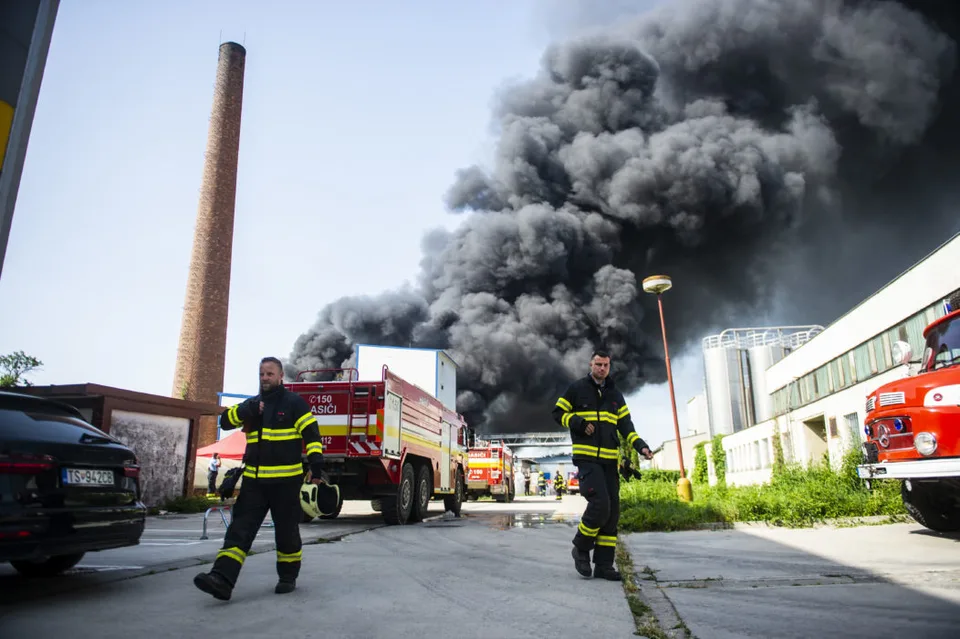 Read more about the article Hasiči stále likvidujú požiar v Rovinke