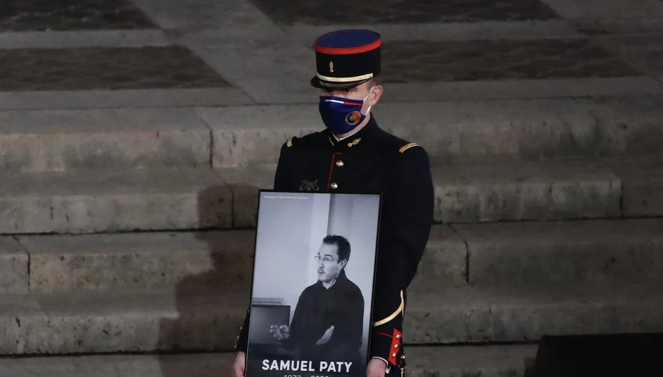Read more about the article V Paríži súdia otca, ktorý mal iniciovať islamistickú vraždu učiteľa