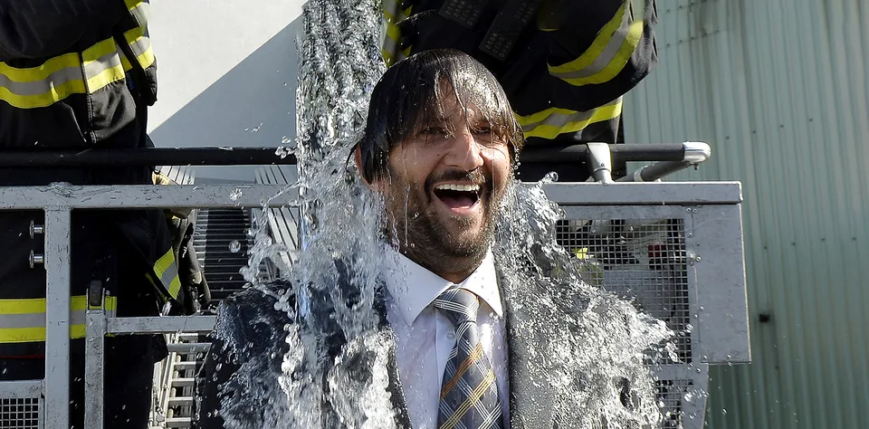 Read more about the article Pamätáte si na Ice Bucket Challenge, do ktorej sa zapojil Kaliňák? Zomrel jej spoluzakladateľ